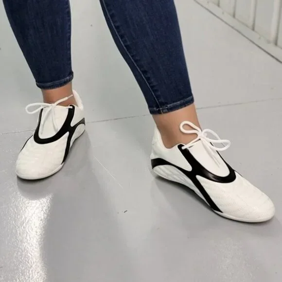 White Women Low Top Sneakers Synthetic Round Closed Toe Padded Shoes - Picture 3 of 4